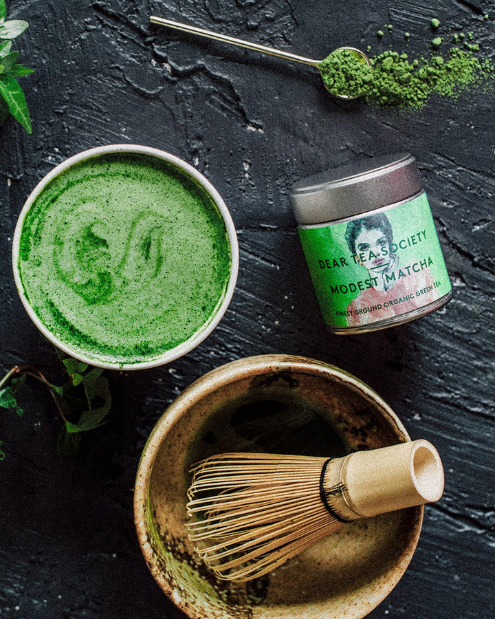 Vad är matcha? Upptäck det japanska superteet och lär dig hur du brygger det